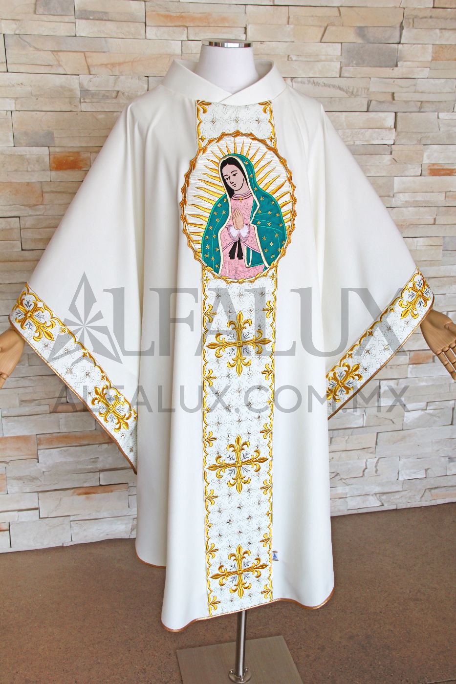 06 FLORLIZ Casulla Alfalux Laterales Medallon Virgen Blanco 200 (2)